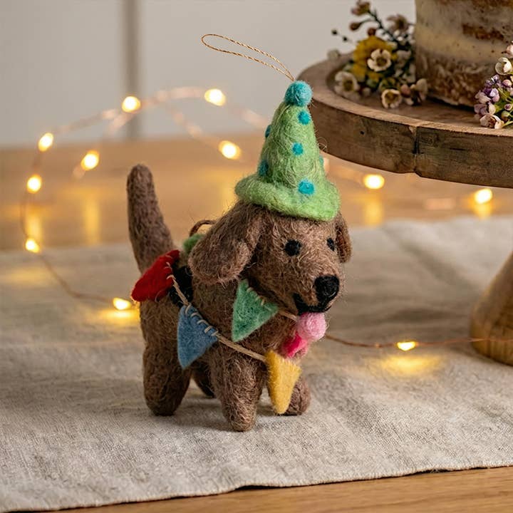 Decorazione appesa cane in feltro fatto a mano Party Pooch per la vendita all'ingrosso da parte di Felt So Good