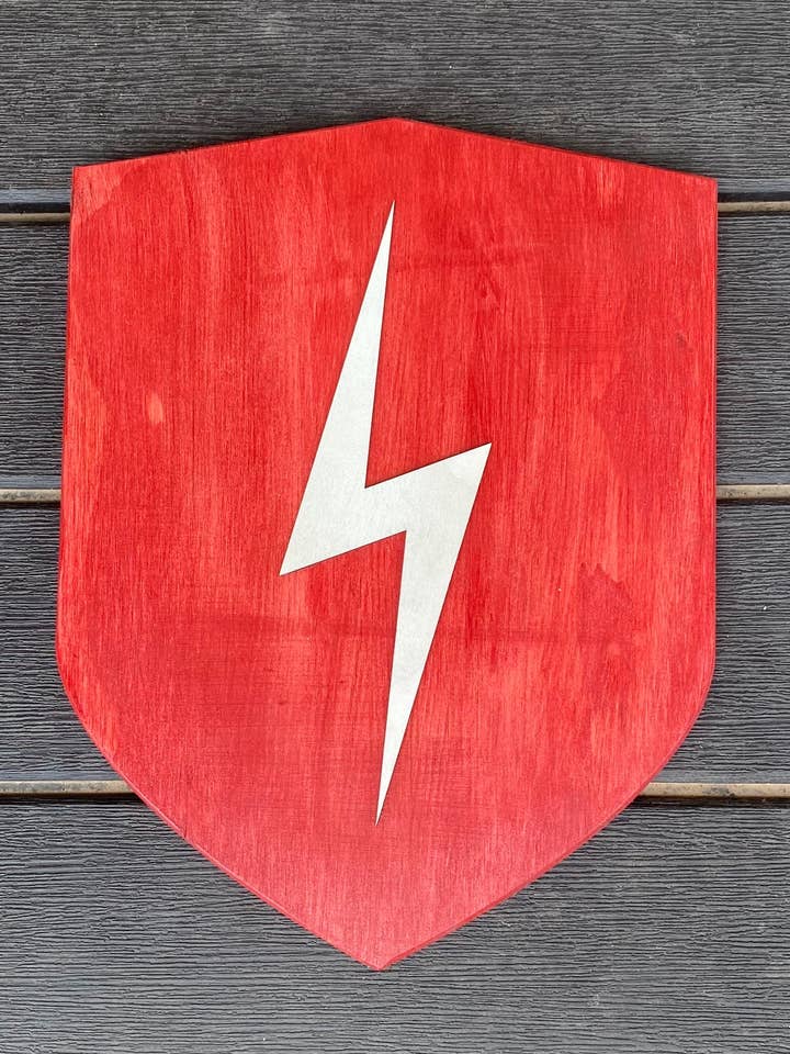 Sköld med vapen, blixtnedslag för wholesale av Crayon Eater Designs
