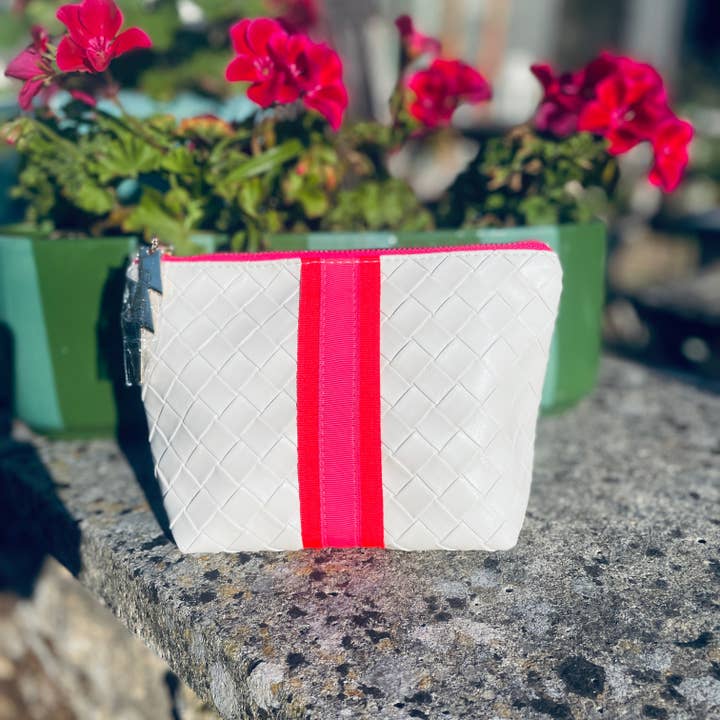 Cockatoo – wholesale Make-up/cosmetic bag – SMALL CREAM WEAVE EFFECT BAG2