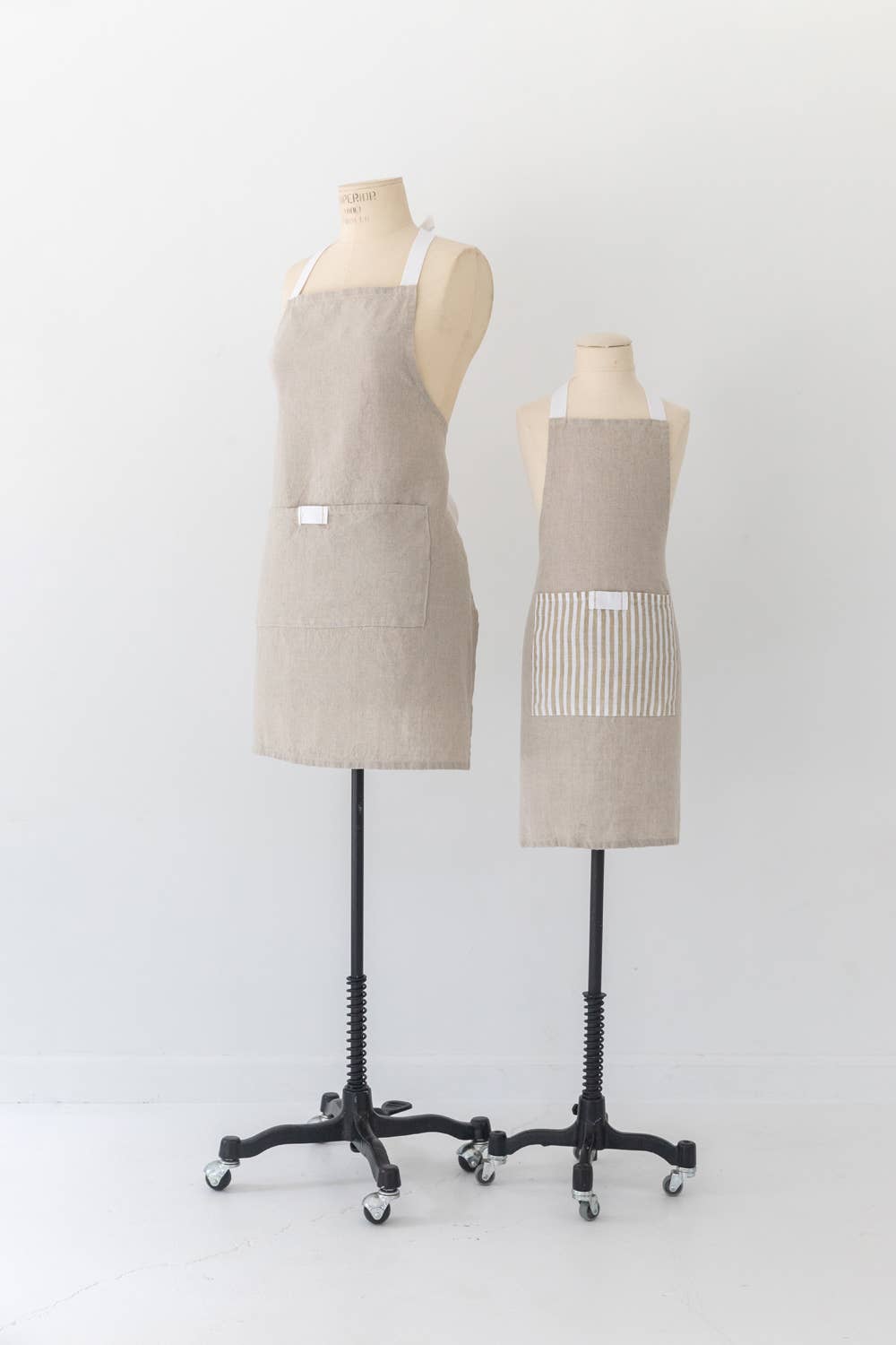 Heirloomed Collection - Wholesale Apron - Keepsake Jar Linen Adult Bistro Apron Oatmeal2