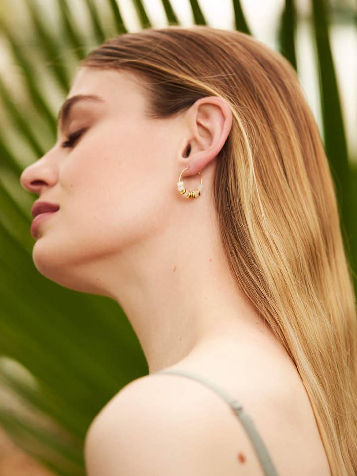 Créoles Maria, hvid jade for engroshandel hos LES TISSAGES DE CAMILLE