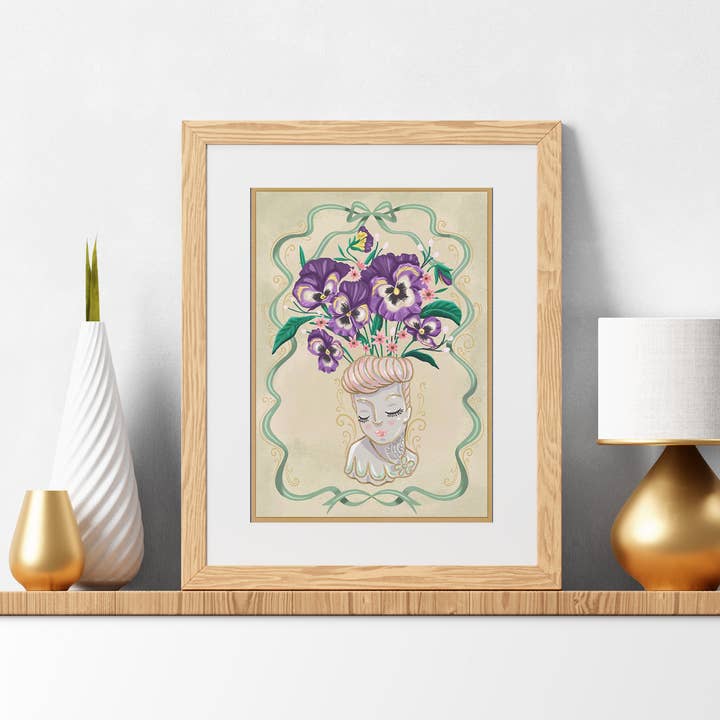 Stampa d'Arte 8x10 con Vaso a Testa di Signora Vintage e Fiori di Viola per la vendita all'ingrosso da parte di To & From Gift Co.