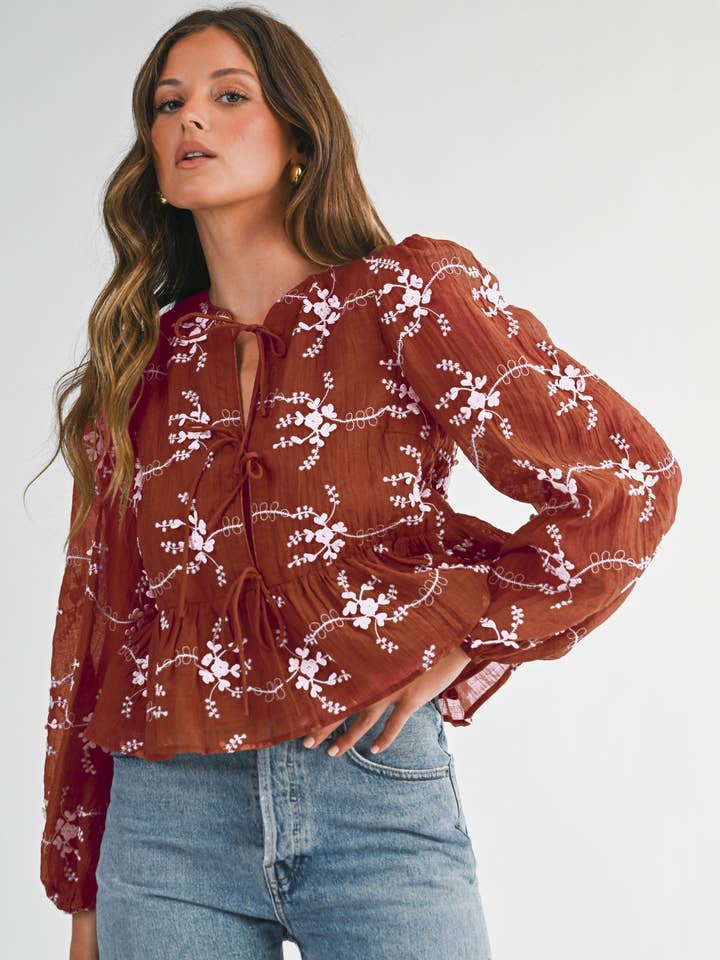 Blommig broderad peplumblus för wholesale av EB LUXE