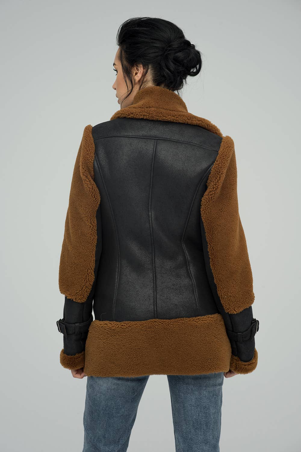 A&A Vesa – Großhandel Pelz-/Kunstpelzmantel – Damen – Mantel aus natürlichem Lammfell für Damen 20446