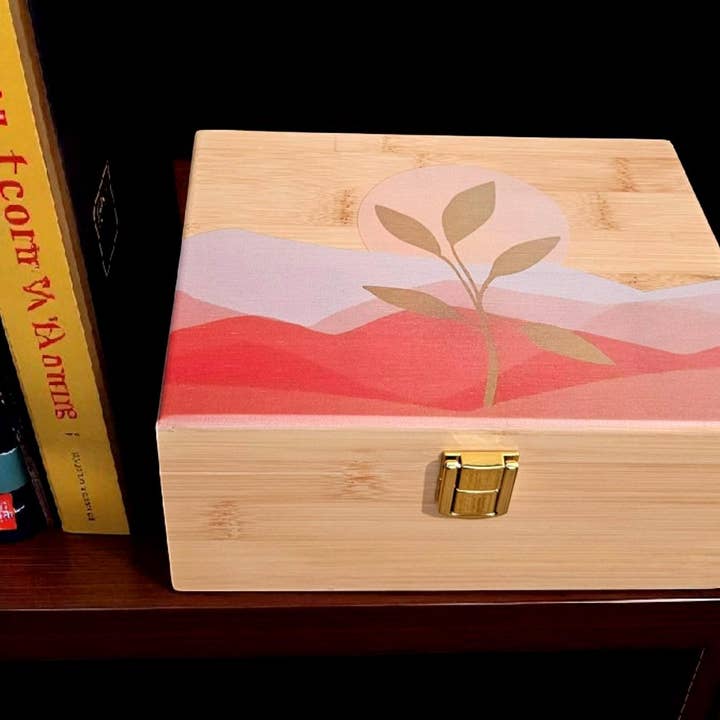 Boîte de rangement personnalisée faite à la main : Boho Chic pour bijoux et cristaux avec personnalisation optionnelle pour la vente par Newfashioned Relics