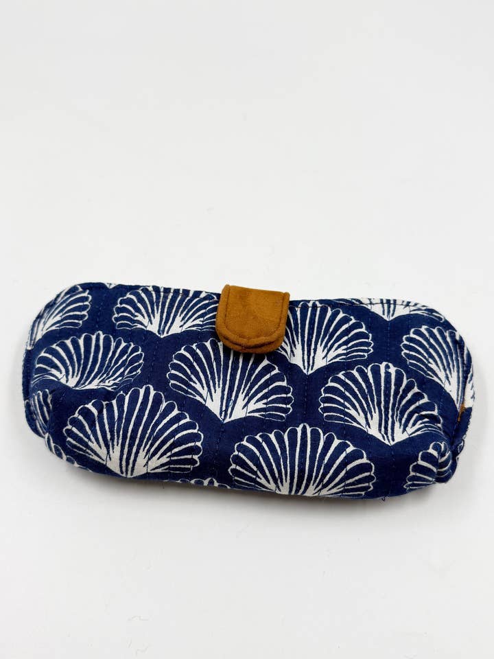 Håndlavet quiltet blomsteretui til solbriller for engroshandel hos Funky Yak Ltd