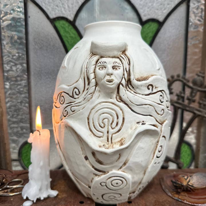 Carys Martin Ceramics - Wholesale Vase - 🌿 Keeper of the Labyrinth - Porcelain Vase