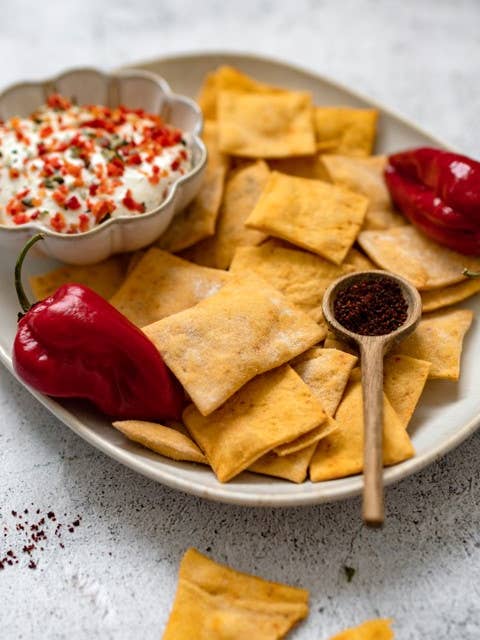 Espelette chili crackers for wholesale by Maison Drans