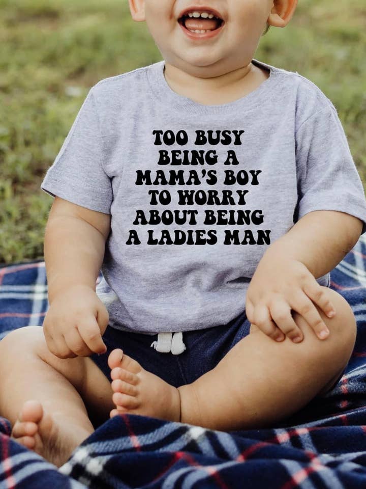 Trop occupé à être le garçon d'une maman pour la vente par Buckin Baby Wholesale