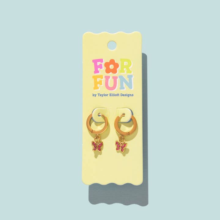 FÖR SKOJ - Huggie Örhängen - Hoops + Rosa Fjärilar - Maddie för wholesale av Taylor Elliott Designs