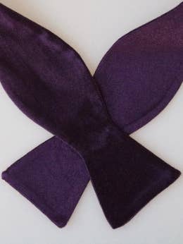 Papillon da annodare in seta satinata viola prugna per la vendita all'ingrosso da parte di London Jae Apparel