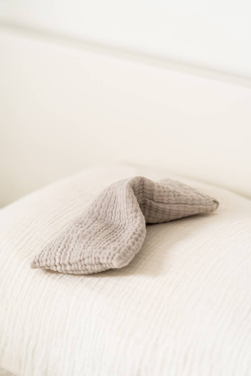 La Petite Leonne - Wholesale Spa/Therapy Pillow - Weighted eye pillow (Unscented)4