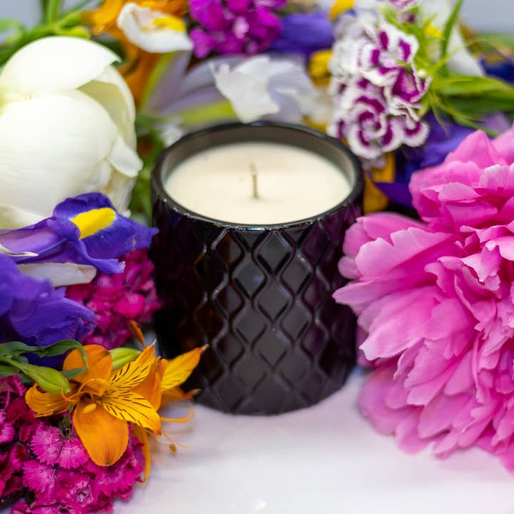 Smell Me Candle Co. – Vela em jarro/copo por atacado – Vela em Frasco de Cera de Soja Orgânica com Acabamento Preto Brilhante Lovelace2