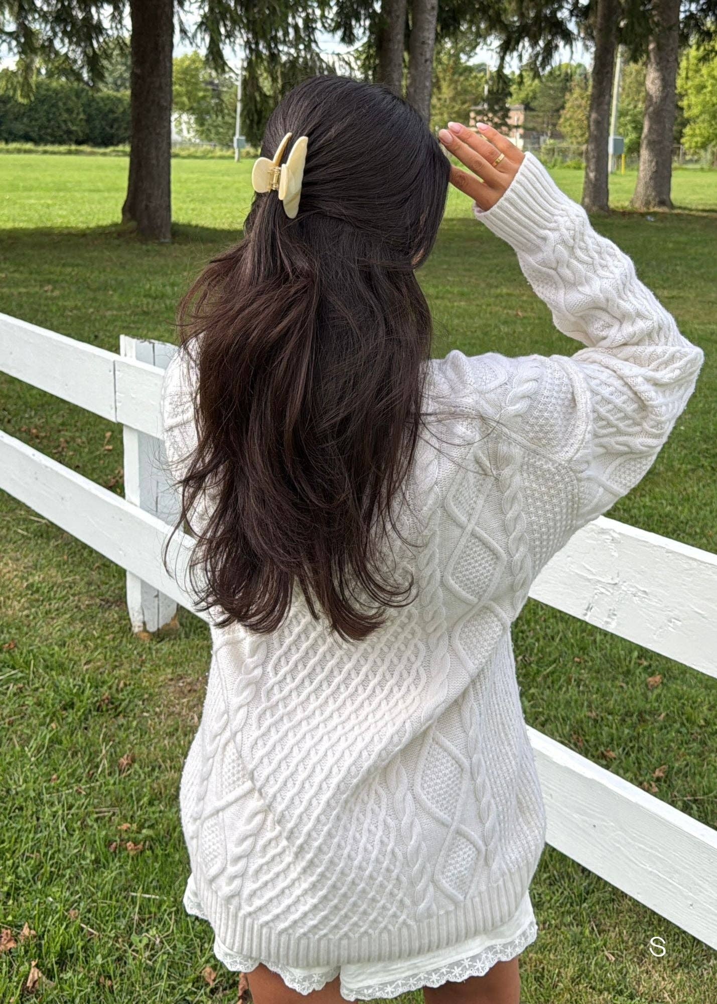 Kōv Essentials (No duties or tariffs for CA+USA) - Wholesale Hair Clip - Women's - Demi Clip in Vanilla2