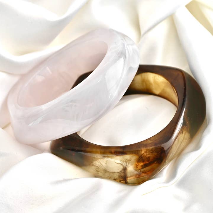 Stora och Tjocka Armband i Resin – Oversized Djärva Bangles för wholesale av Blueyejewelry