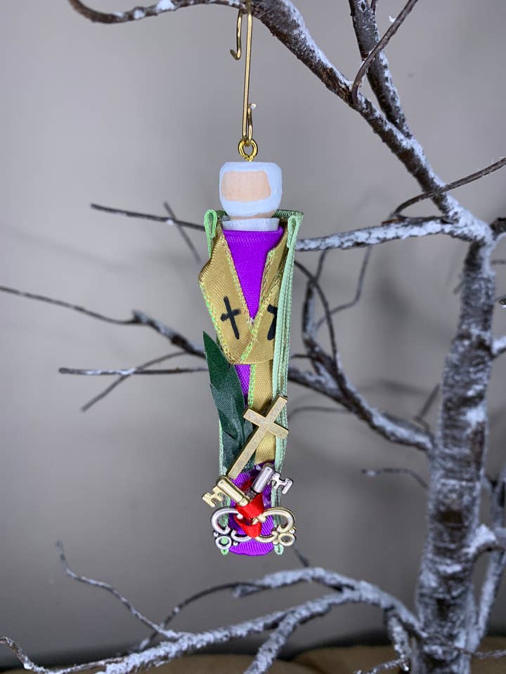 Poppenornament van Paus St. Cornelius van hout voor wholesale door Our Saint Family