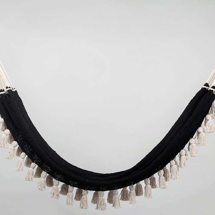 Boho svart hängmatta i bomull med tofsar för wholesale av Artissanos