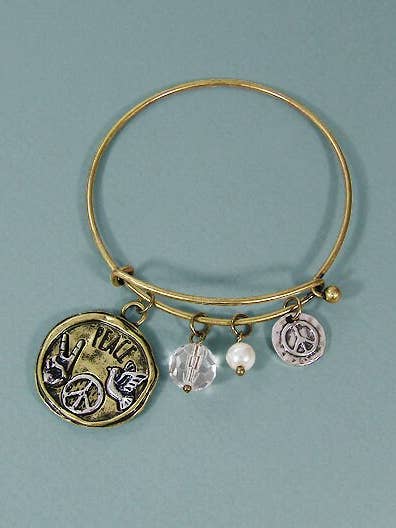 Bracelet-manchette métallique à breloques Peace Symbol pour la vente par TheTizana