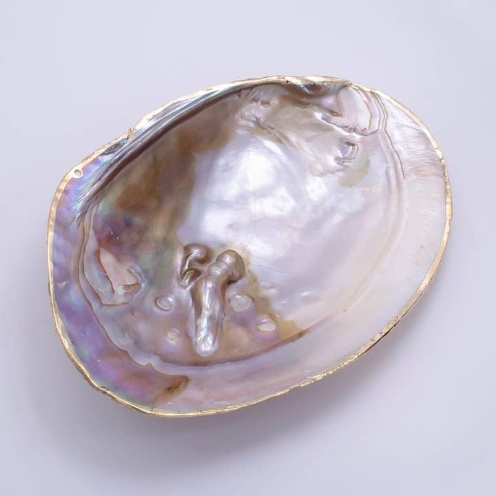 Natural Freshwater Pearl Tray in Gold & Silver Findings | P1894 and other Purchase Wholesale silver tray. Free Returns & Net 60 Terms on Faire trending on Faire.