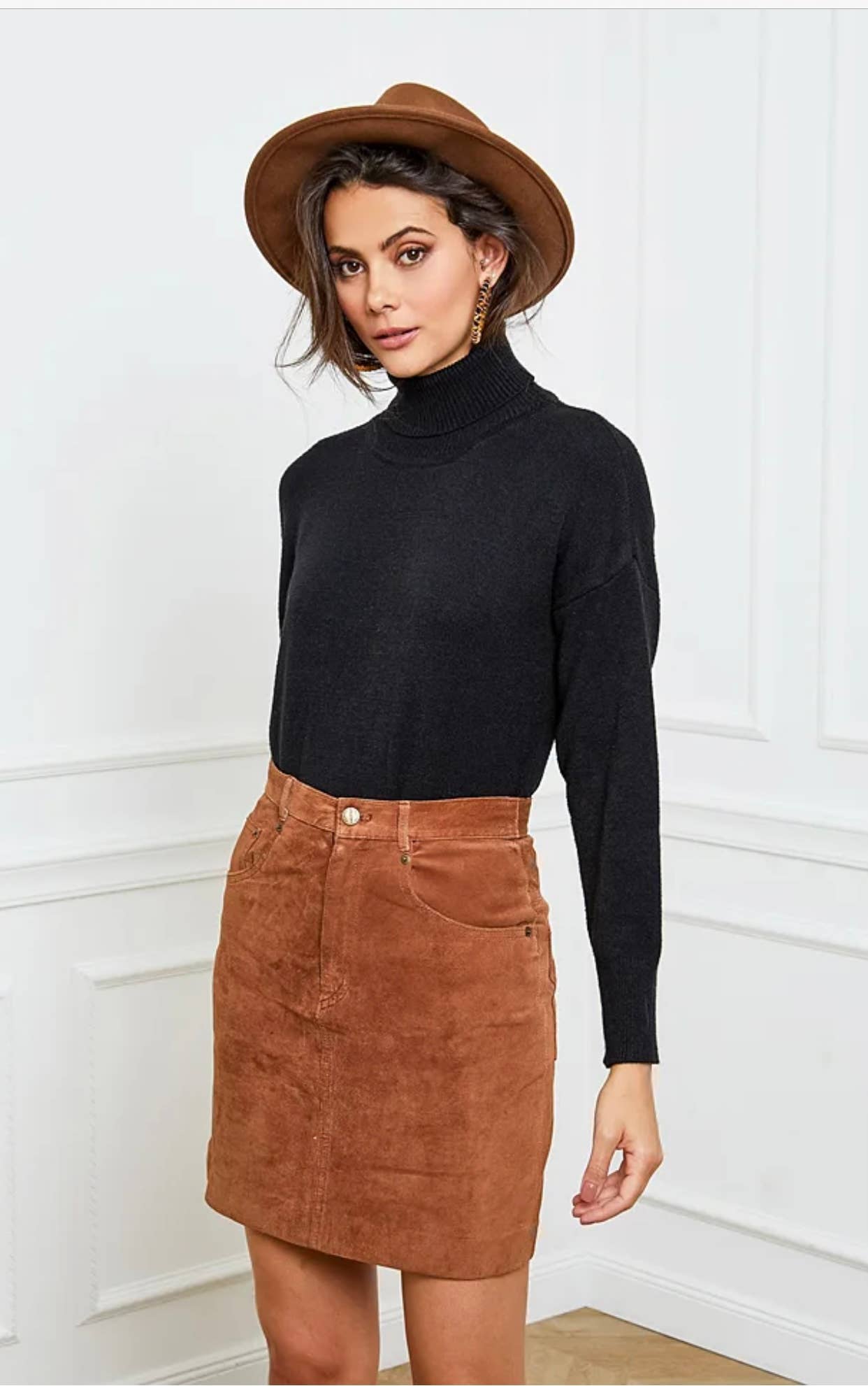 LÉA & LUC – wholesale Knitted jumper – Women′s – Turtleneck sweater with pockets REF. 003059