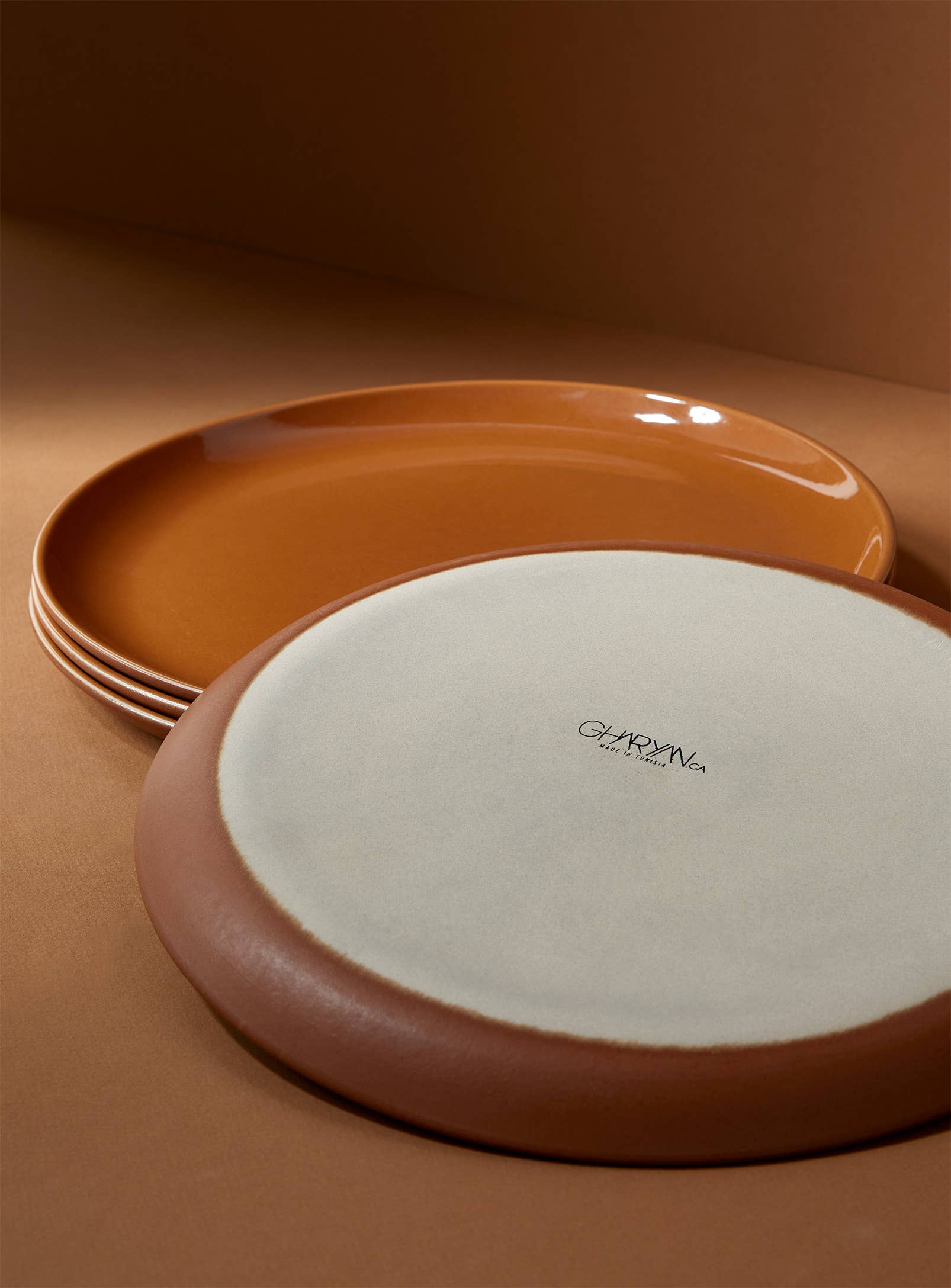 GHARYAN Stoneware & Olive Wood Tableware | Ships from USA - Vendita all'ingrosso Piatto - Piatto Piano in Gres Fatto a Mano | Edan 11,2"5