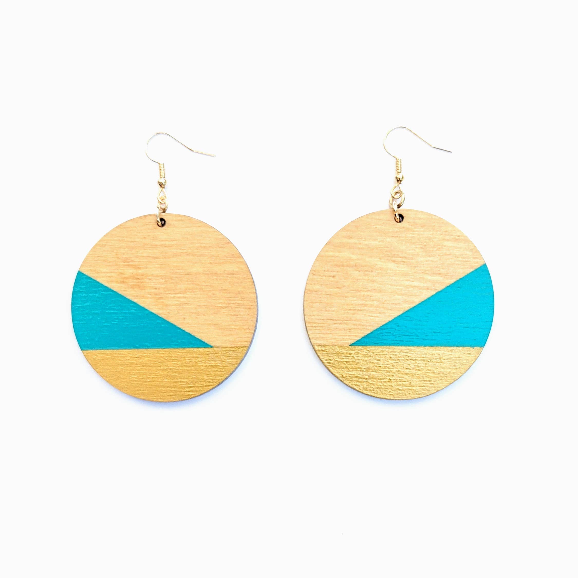 Teinture pour cèdre Boucles d'oreilles en bois à blocs de couleur trempés dans l'or Acro en vente sur Faire7