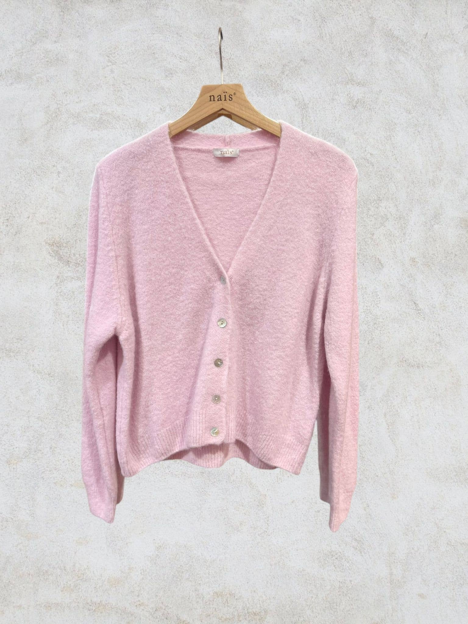 NAÏS PARIS – Engroshandel Cardigan - Dame – Kort v-hals cardigan med knapper i superfin alpaka7