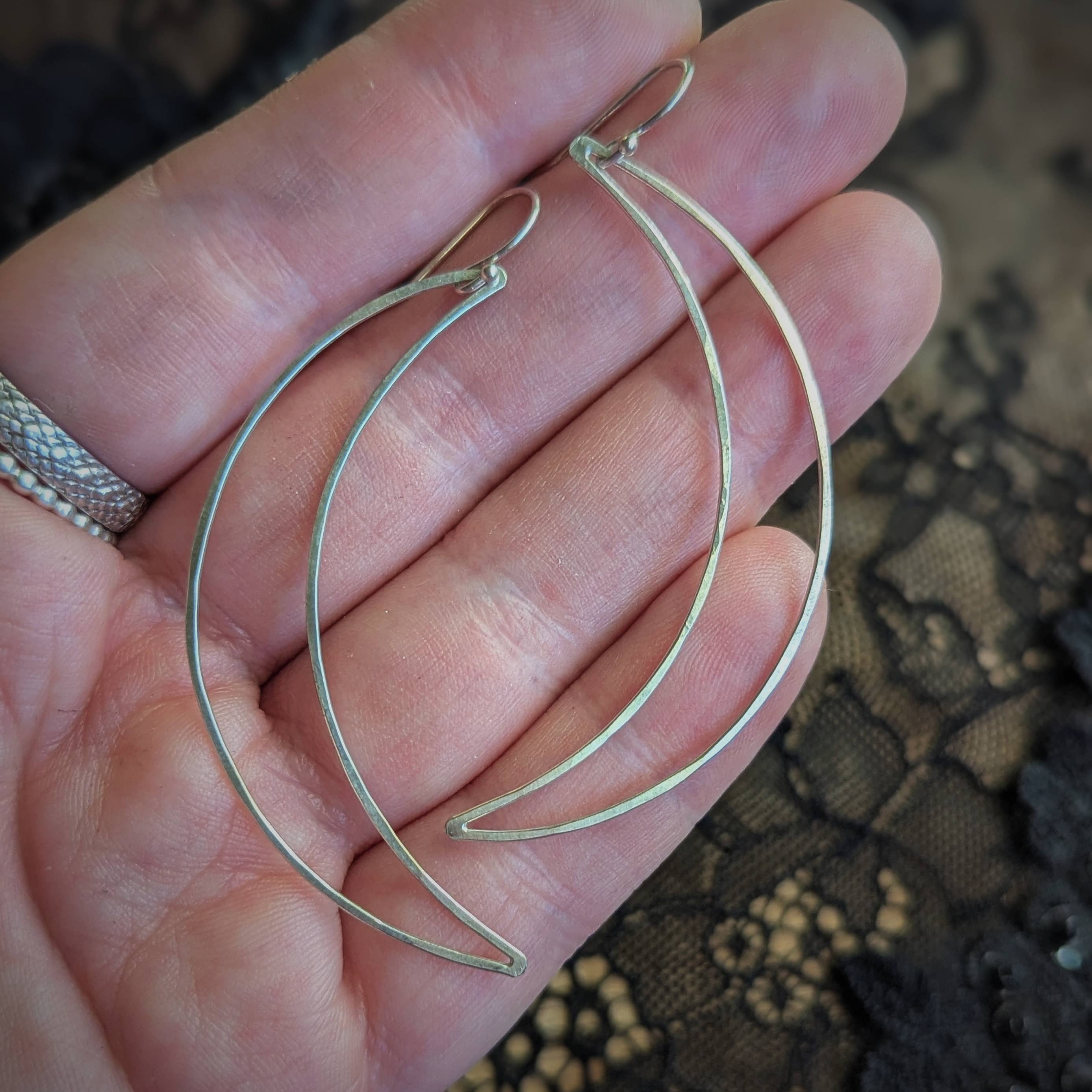 Maxi Cif Designs – Brincos de argola por atacado – Brincos Sobre a Lua2