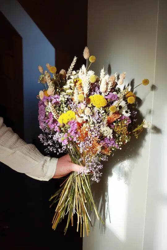 FLORALS BY K – Engroshandel Tørrede/pressede blomster – Tørret buket »Provence« med lilla og gule blomster1