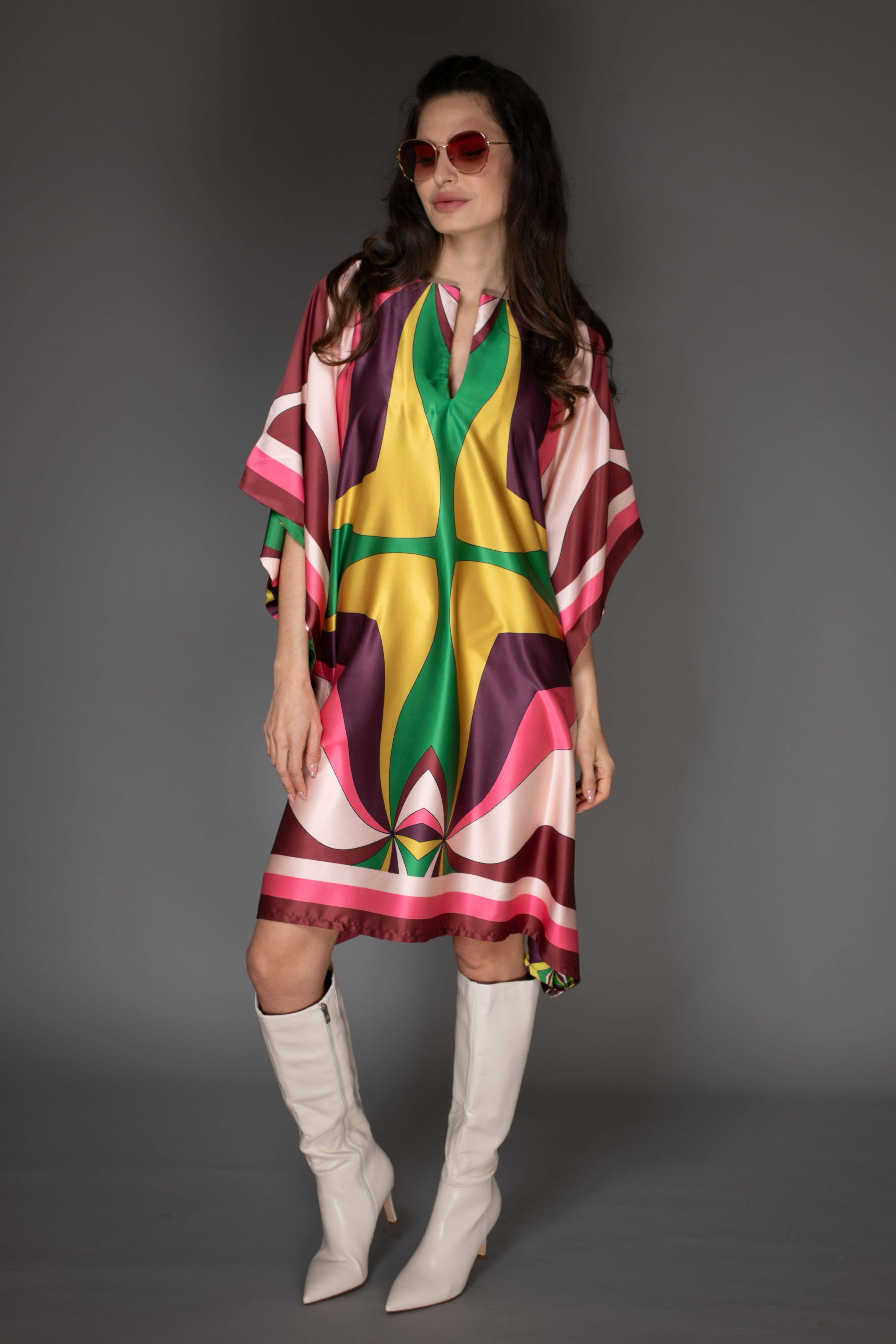 Roze multi Roze Abstracte Print Korte Satijnen Kaftan Jurk voor groothandel op Faire3