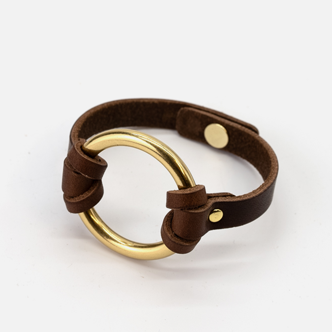 Range Leather Co. - Vente Bracelet jonc - Bracelet en cuir Chinati à anneau torique d'inspiration équestre1
