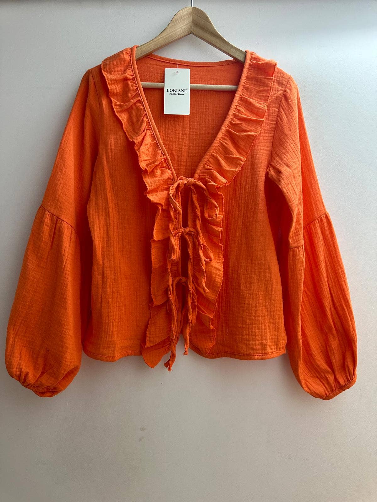 LORIANE – Camisa com botões no colarinho – Mulher por atacado – Camisa de algodão com amarração e nó, tamanho único12