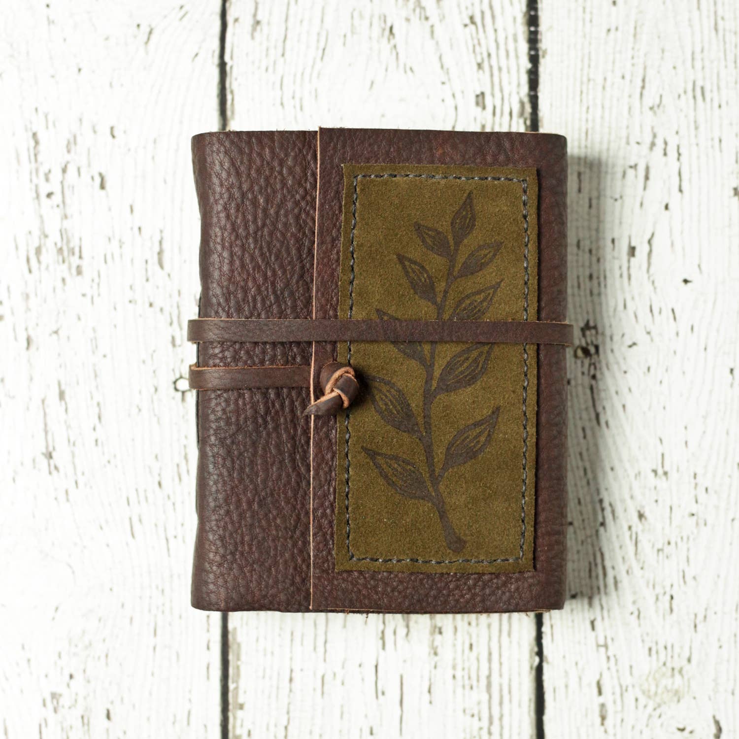 Wayfaring Goods - Vente Journal intime - Journal en cuir avec motif feuille1