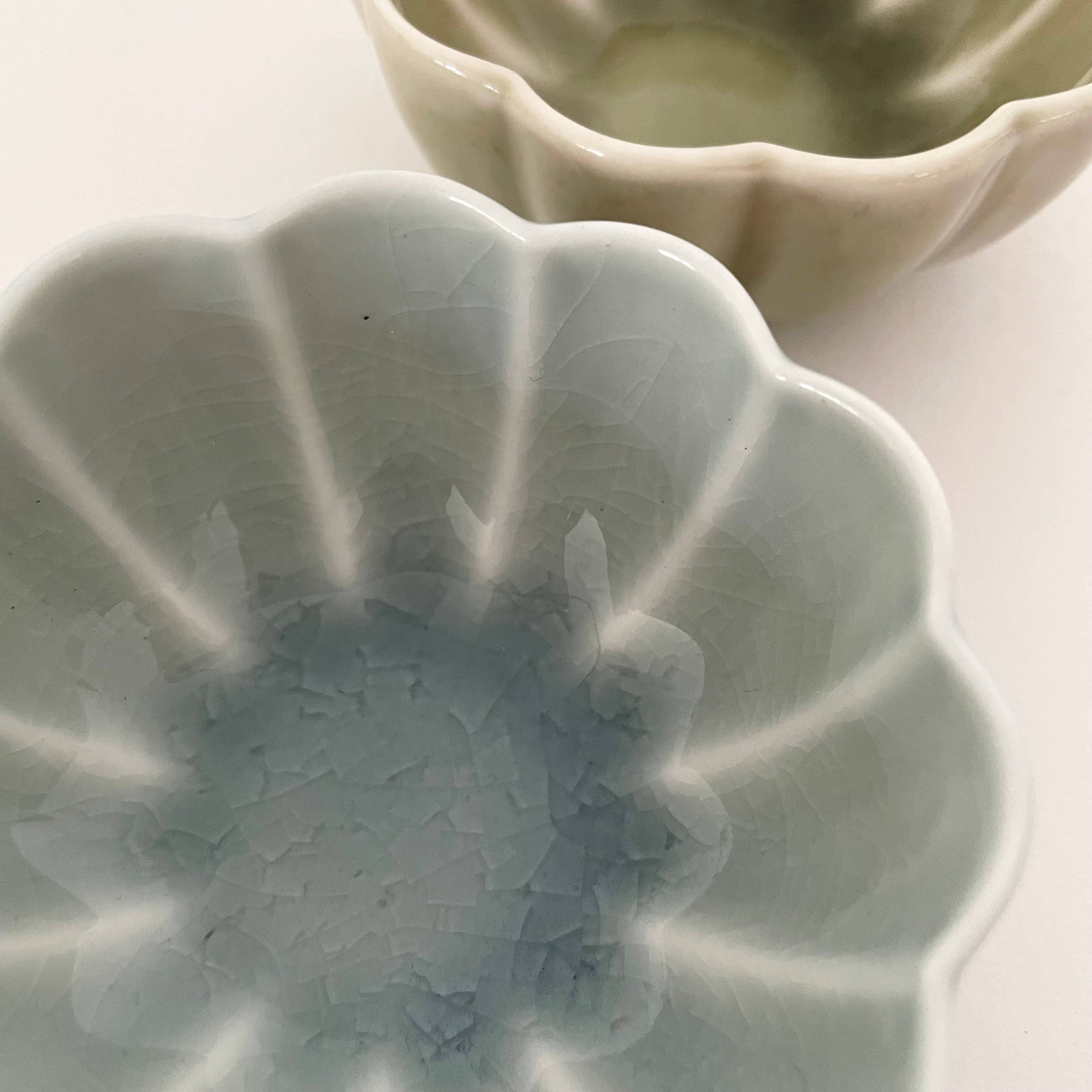 fort & field - Wholesale Decorative Plate/Dish/Bowl - 3" small ceramic pastel chrysanthemum shape Japanese dishes11