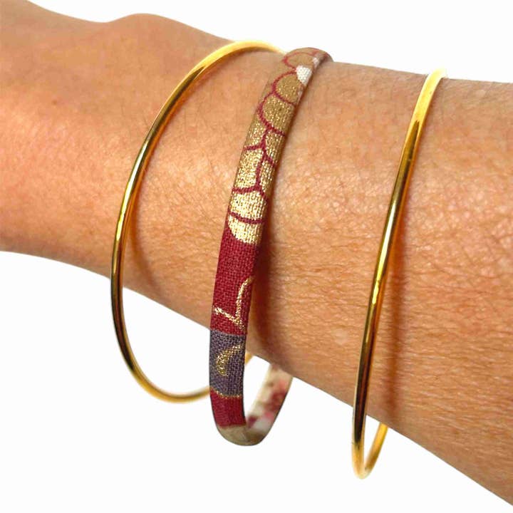 Melokane - Wholesale Bangle Bracelet - Flat bracelet in Japanese fabric Kiku gold on red background3