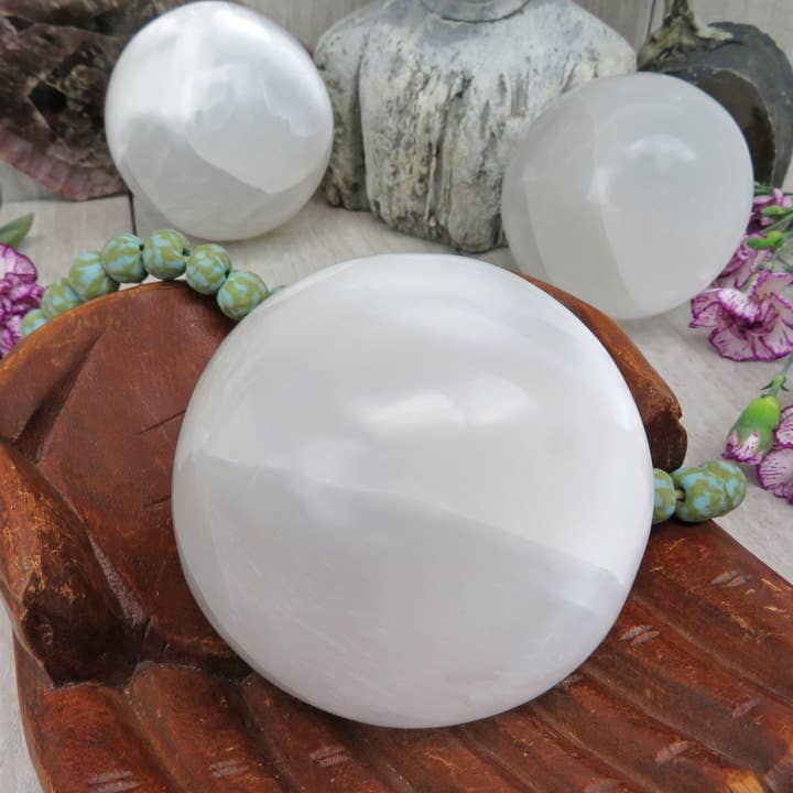Rock Paradise - Wholesale Spiritual Stone/Crystal - Selenite Sphere - White Orb - Healing Crystals Chakra Gemsto