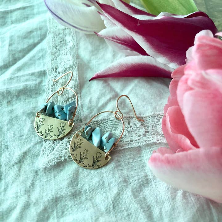 Rising Dawn Boutique – wholesale Dangle earrings – Brass stamped tulips and stone earrings1