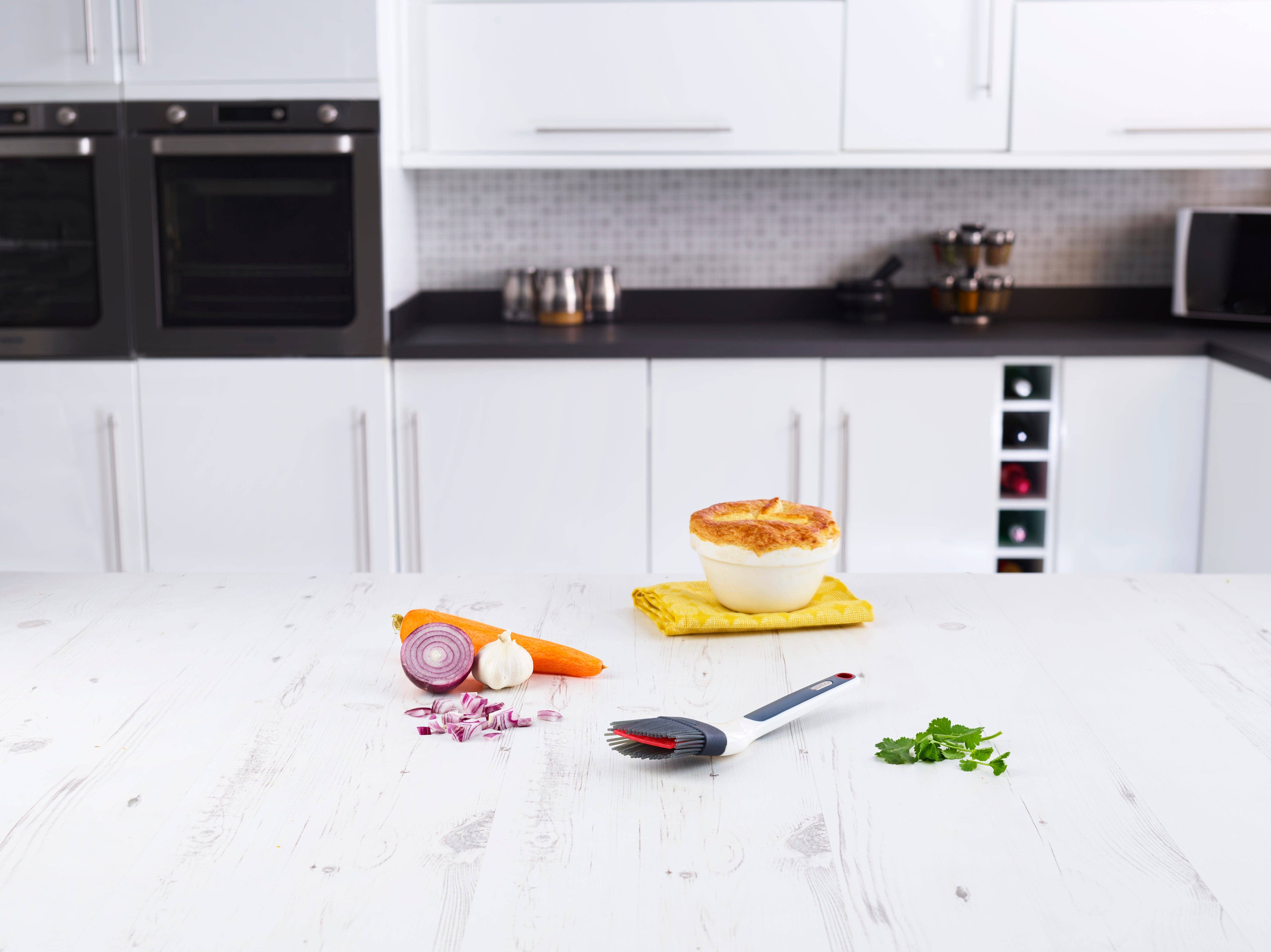 DKHB [Zyliss, Cole & Mason, Swissmar, AdHoc, Ken Hom] - Wholesale Basting Brush - Zyliss Silicone Basting Brush3