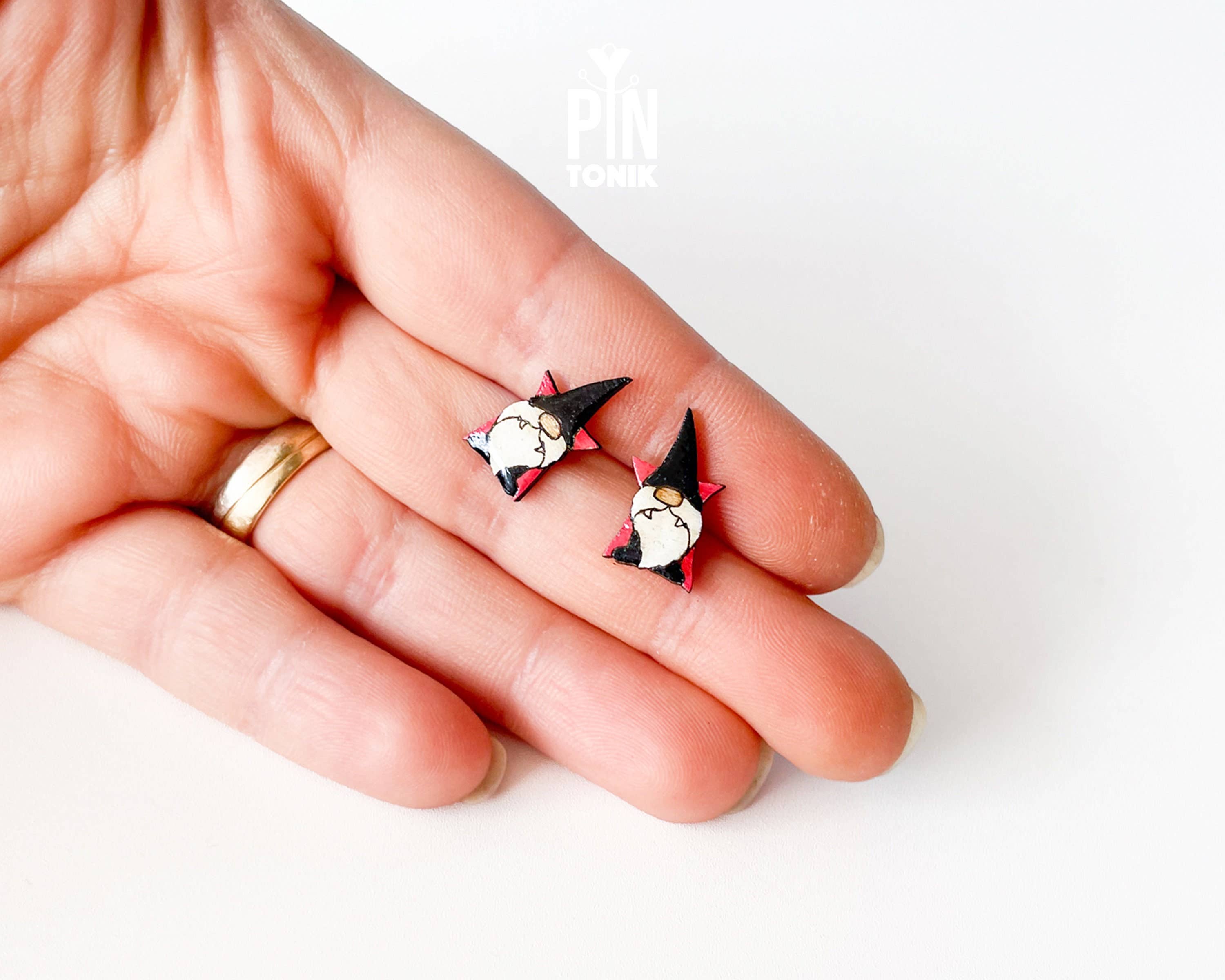 PinTonik - Vendita all'ingrosso Orecchini a bottone - Orecchini di Halloween gotici con gnomo vampiro Dracula6