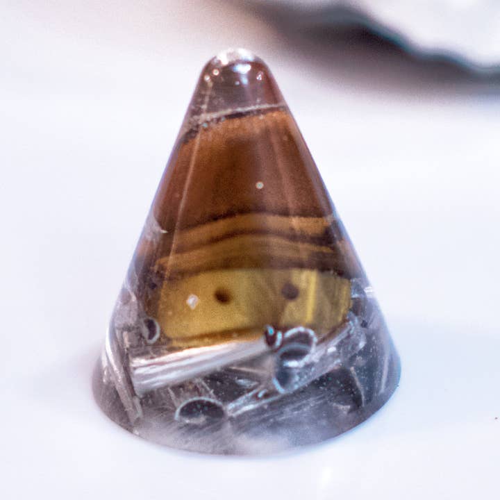 Mini orgonite | Occhio di tigre | Chakra del plesso solare per la vendita all'ingrosso da parte di ARCANDLES