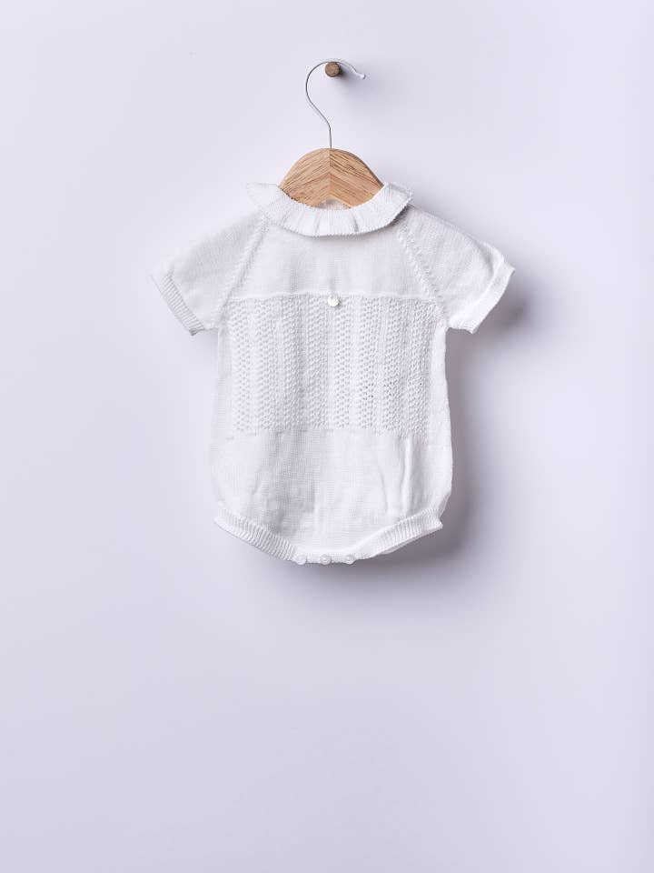 Barboteuse à manches courtes en tricot de coton biologique | UN ÉTÉ GRACIEUX pour la vente par Wedoble: sustainable children's fashion