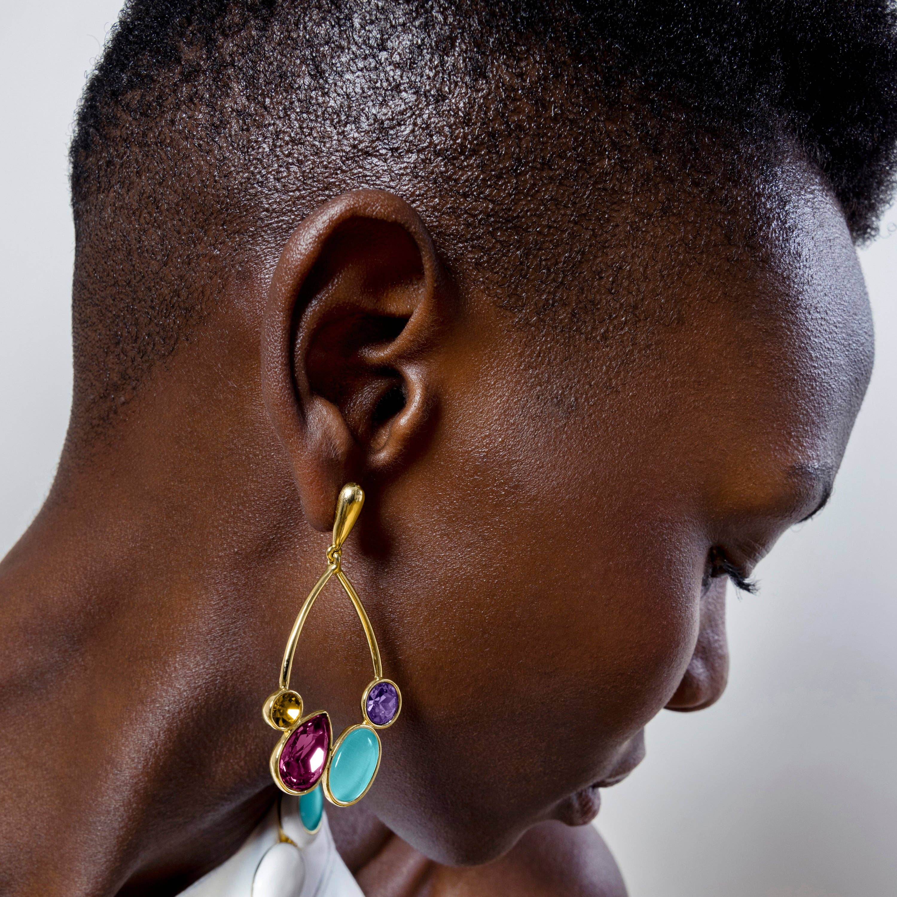 Luxenter – Engroshandel Hængeøreringe og creoløreringe – 18k guldforgyldte øreringe med flerfarvet zirkonia - Mortha1