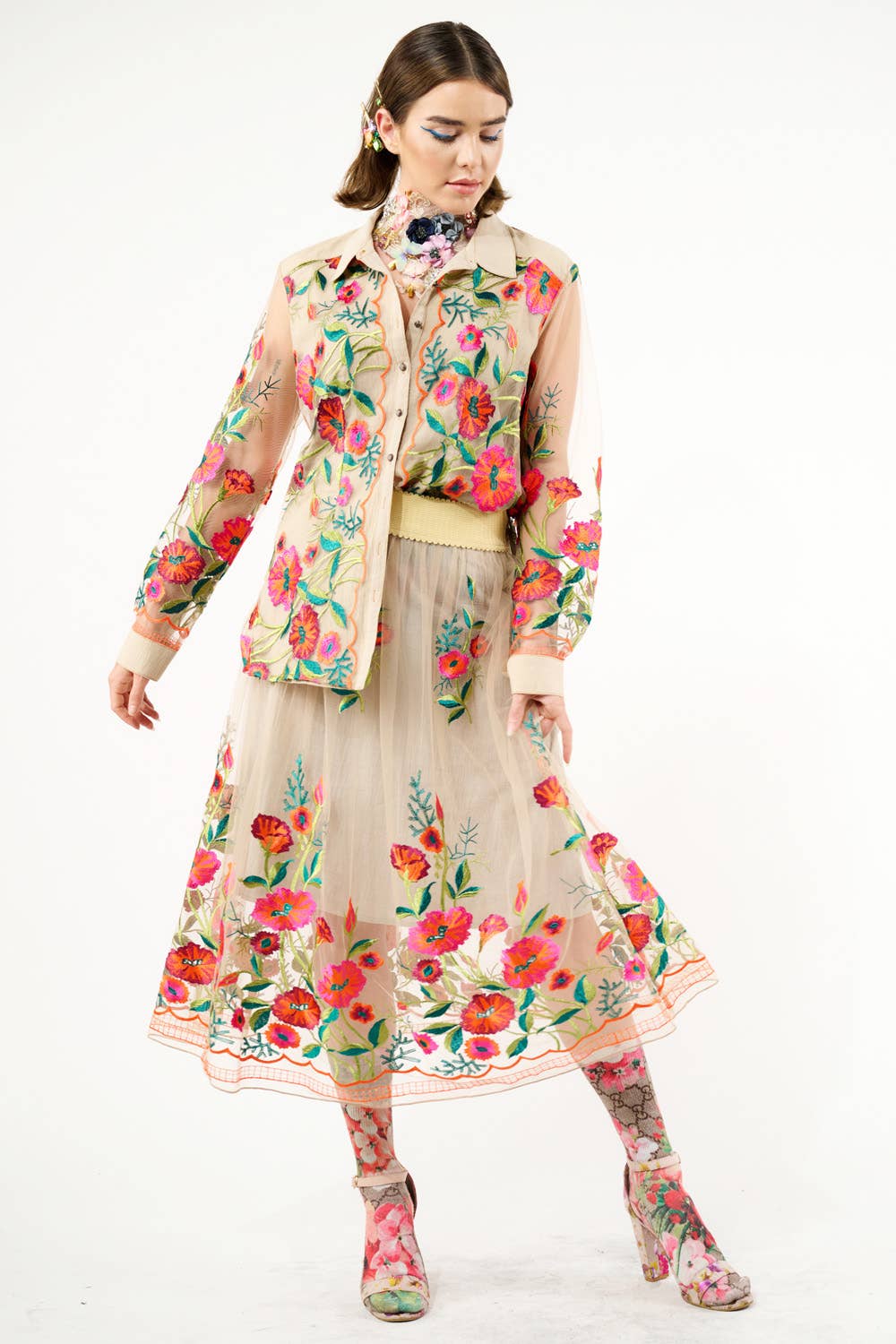 Blu Denim Camicia vintage con ricamo floreale di tulipani in vendita all'ingrosso su Faire16