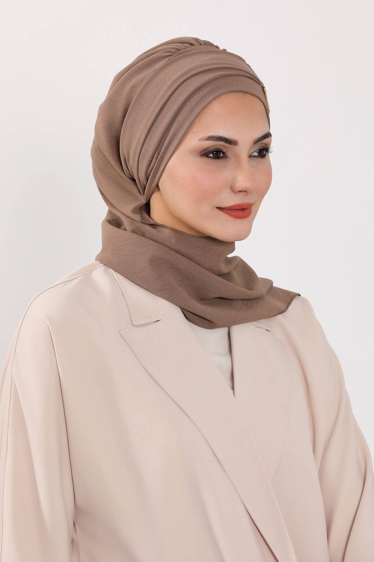 Aisha's Design – wholesale Hijab – Women’s – Modest Fashion Instant Aerobin Turban with Leopard Pattern Accessory, Pre-Tied Aerobin Hijab with Chic Metal Accessory,HT-11A53