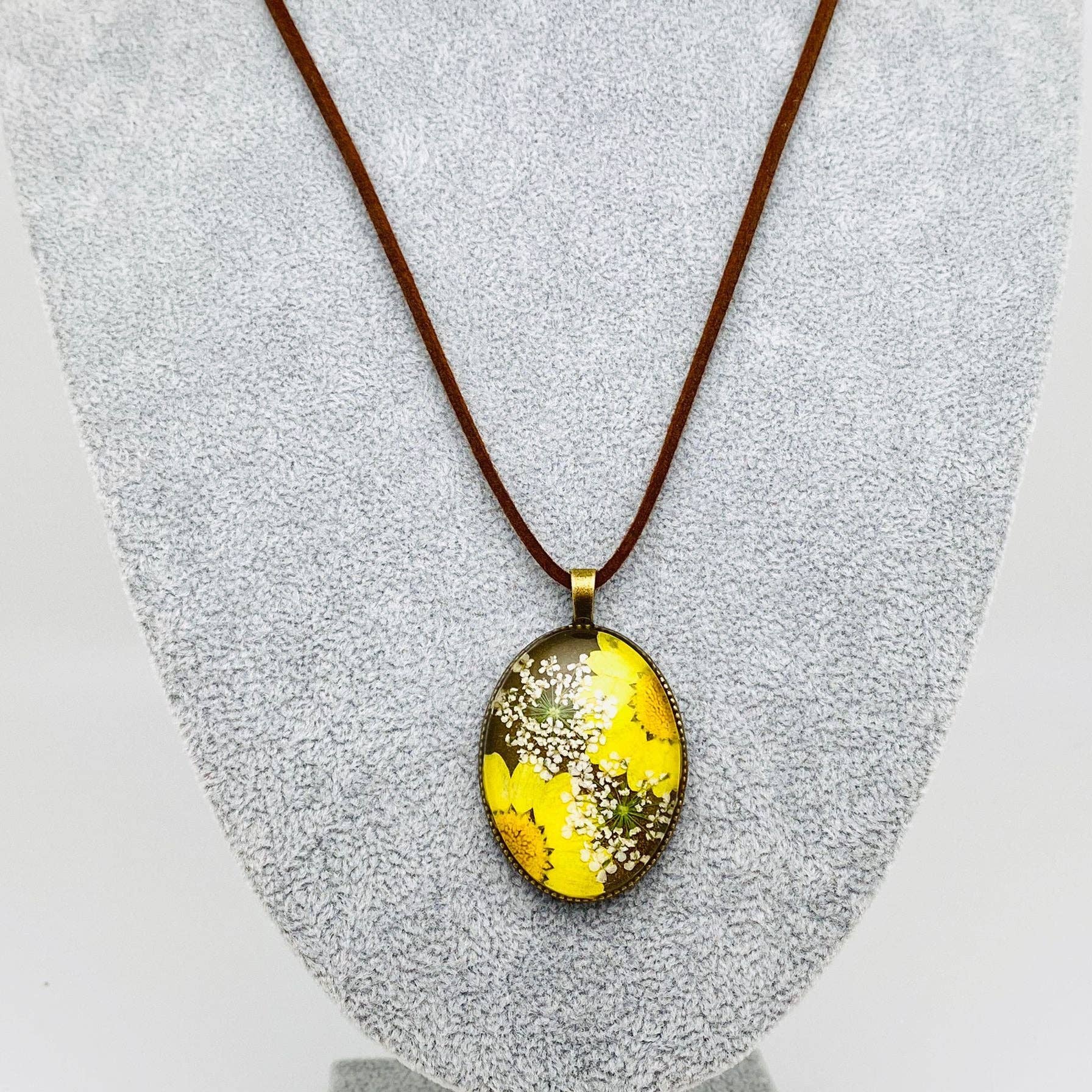 Mio Queena - Wholesale Pendant/Charm Necklace - Vintage Genuine Dried Flower Floral Oval Charm Necklace -PDF0