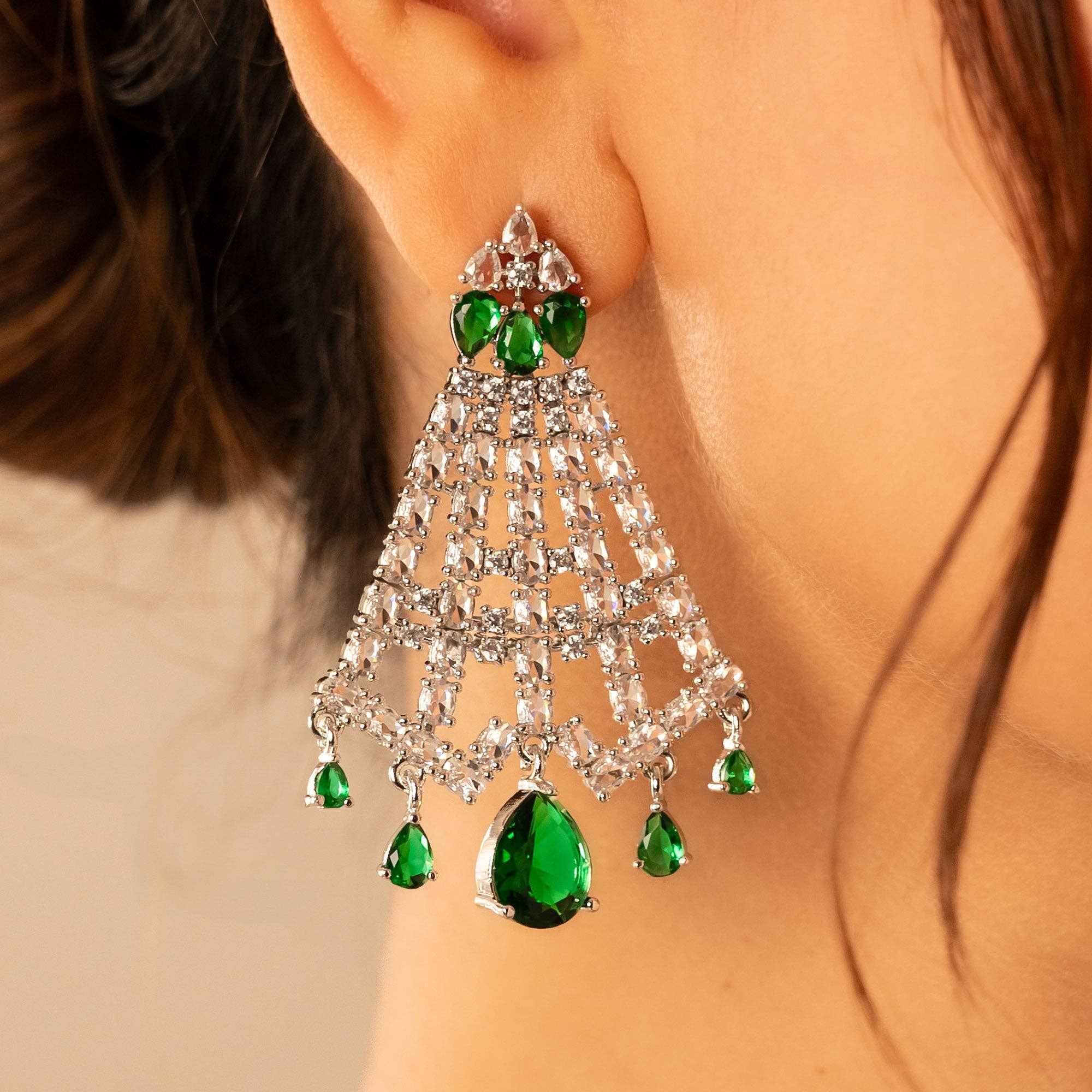 Vinnis Jewelry - Wholesale Jewelry Set - Emerald Green Multi-Layered Pearl Bridal Necklace Set with Maang Tikka & Earrings – Indian Wedding Jewelry3