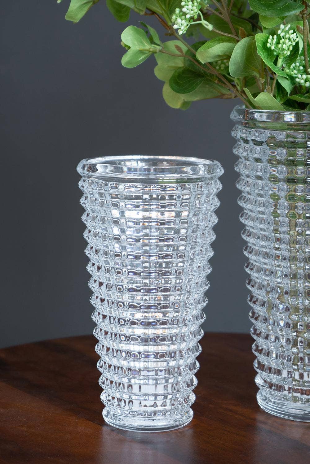 A&B Home Group Inc. - Vente Vases - Vase rond en verre transparent D5x9" avec design nervuré 12PC/CTN1