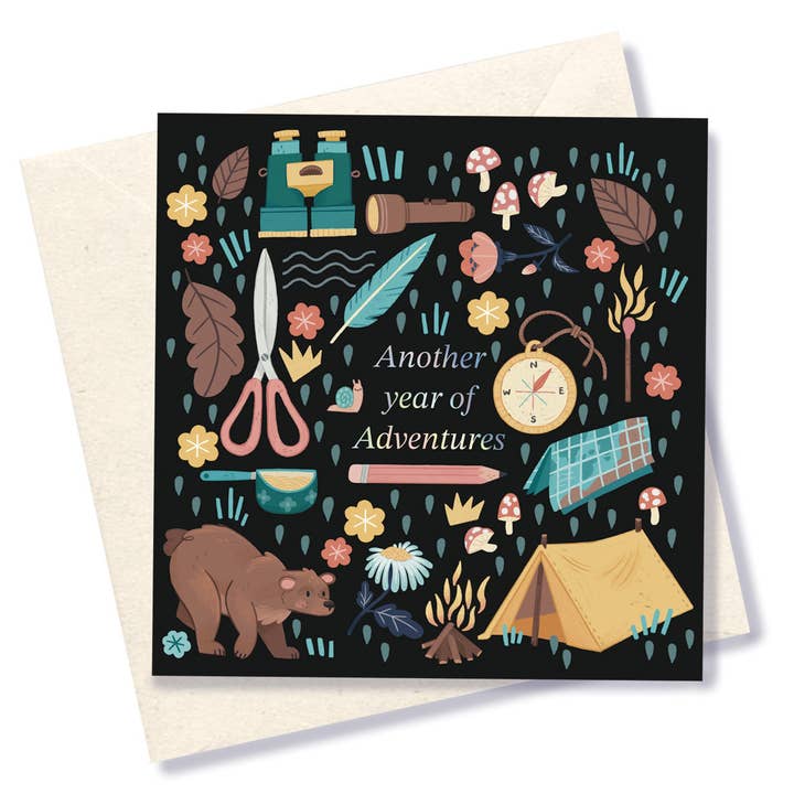 ‘Otro año de aventuras’ - Tarjeta de cumpleaños para venta al por mayor de Ocean Hughes