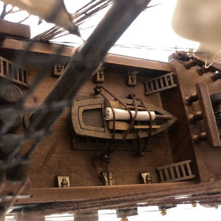 Hampton Nautical - Vente Décorations de table - Jolly Roger du capitaine Hook en bois de Peter Pan White Sails Limited Modèle Pirate Ship 26"3