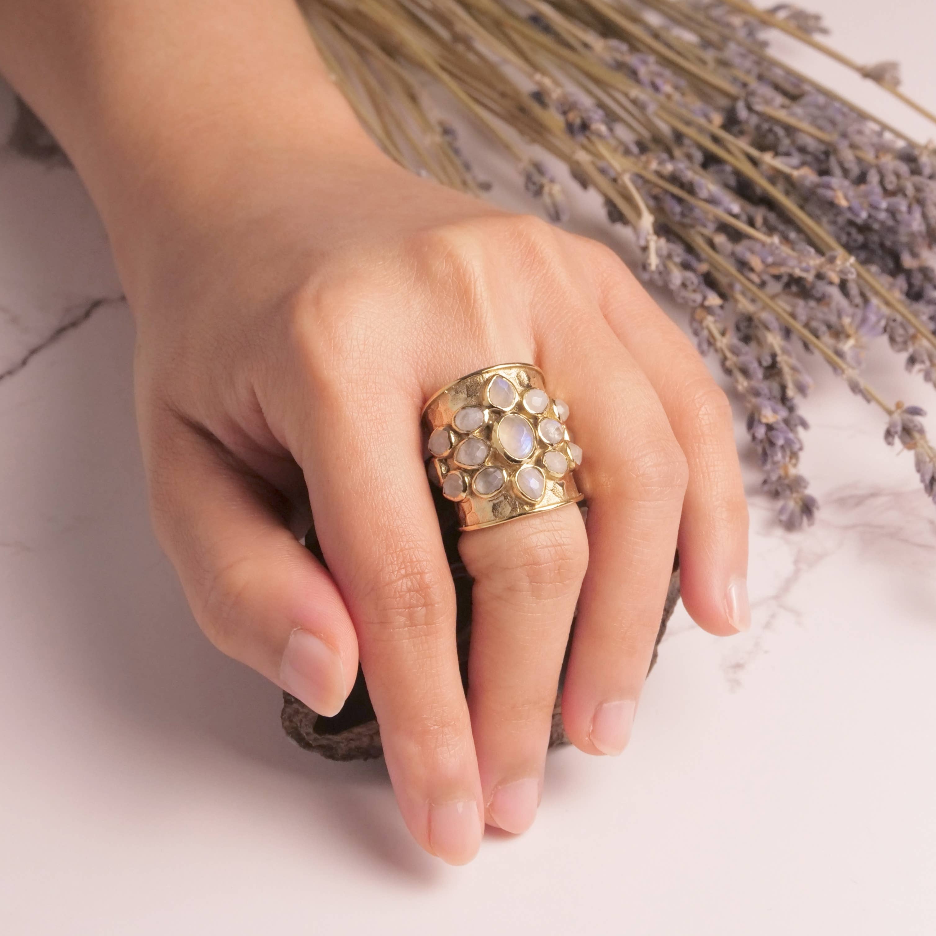 Baizaar – wholesale Cocktail/statement ring – Moonstone Cluster Ring3